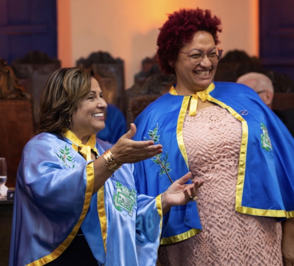 Mulheres na troca de presidente da Academia Mato-Grossense de Letras